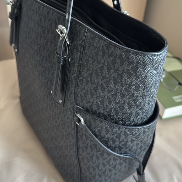 Michael Kors Voyager Signature Tote Bag - Picture 7 of 8